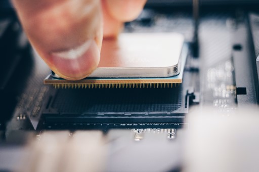 CPU散热器必须用导热硅胶吗，导热硅胶可以用什么代替？