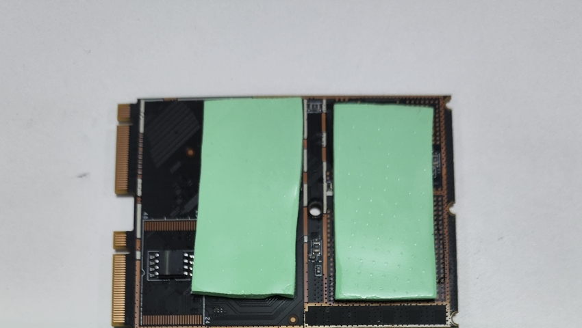 无线AP主模块上的导热硅胶片